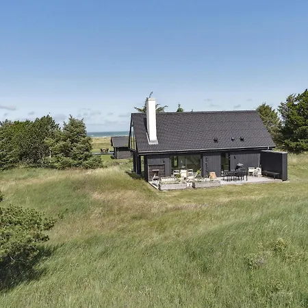 Untamed Nature And Stars In Tversted By Sea Feriehus